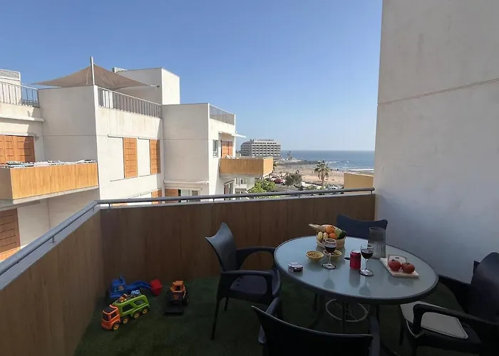 Stunning Chic Penthouse Retreat In Front Of The Apartment