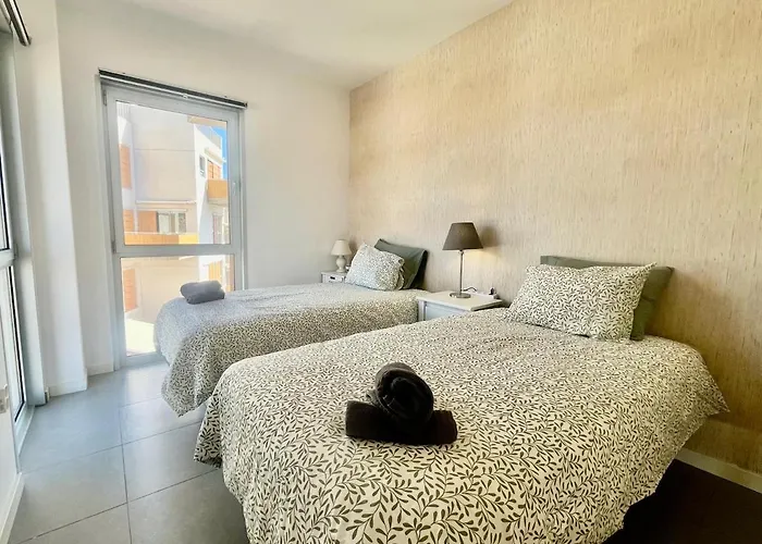 Stunning Chic Penthouse Retreat In Front Of The *